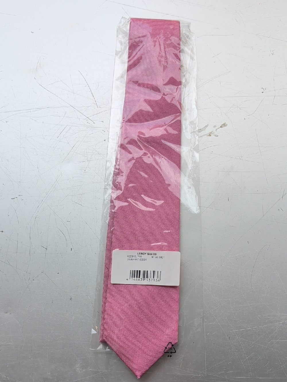 Classic Solid Pink Men's Tie - Versatile Formal Accessory